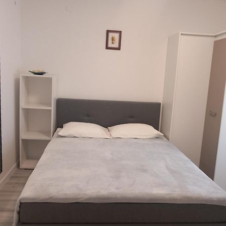 Apartman Iva Kuciste Ruang foto