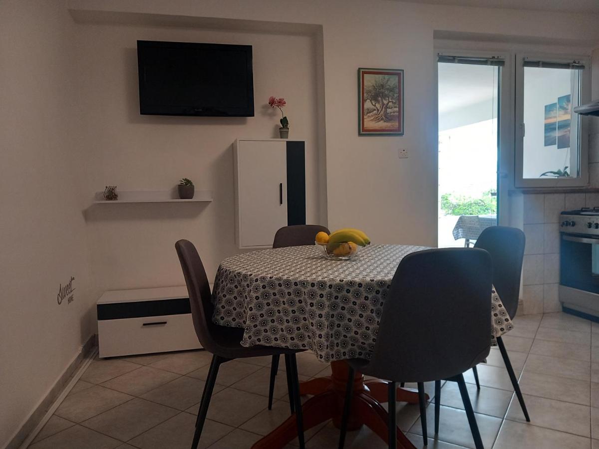 Apartman Iva Kuciste Ruang foto