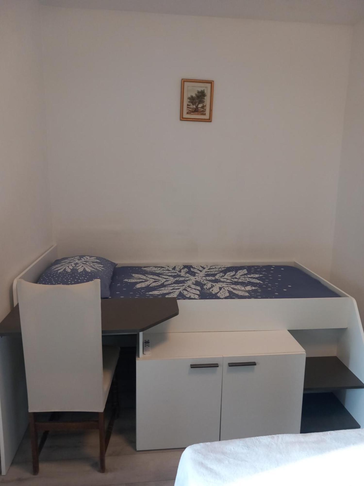 Apartman Iva Kuciste Ruang foto